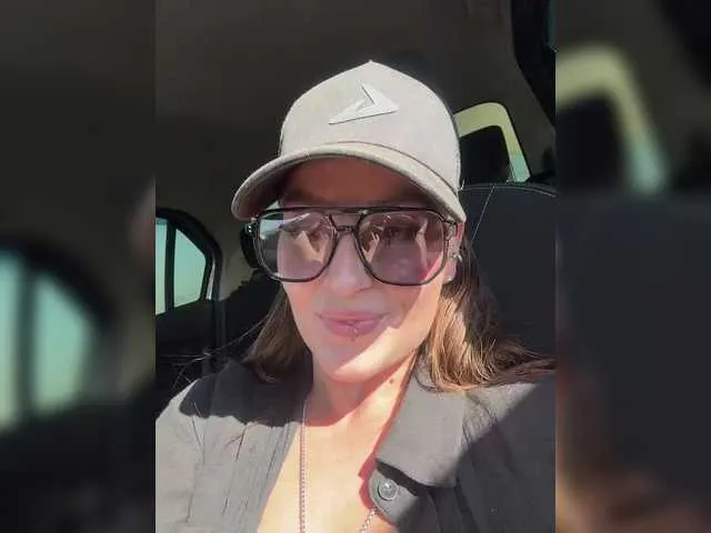 Live sex webcam photo for Molly69x #290930688