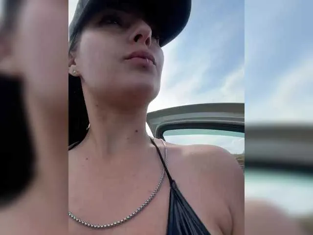 Live sex webcam photo for Molly69x #290951839