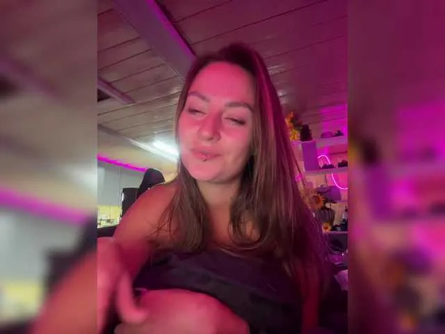 Live sex webcam photo for Molly69x #291751903