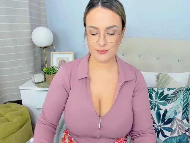 Live sex webcam photo for MollyBeauty #276658382