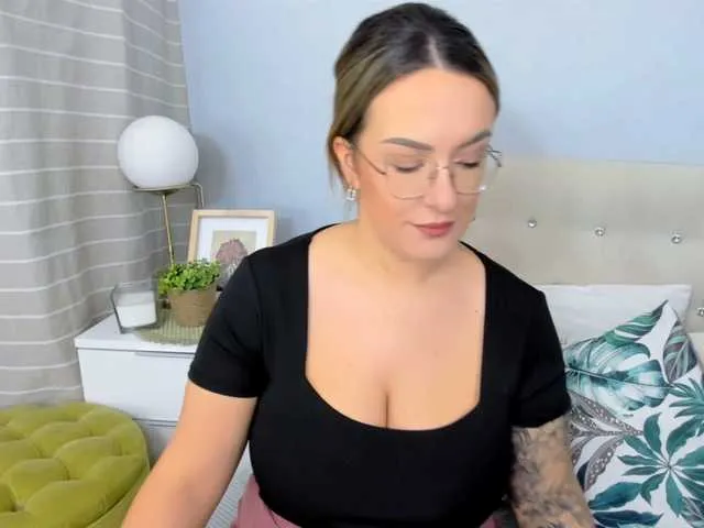 Live sex webcam photo for MollyBeauty #276694205