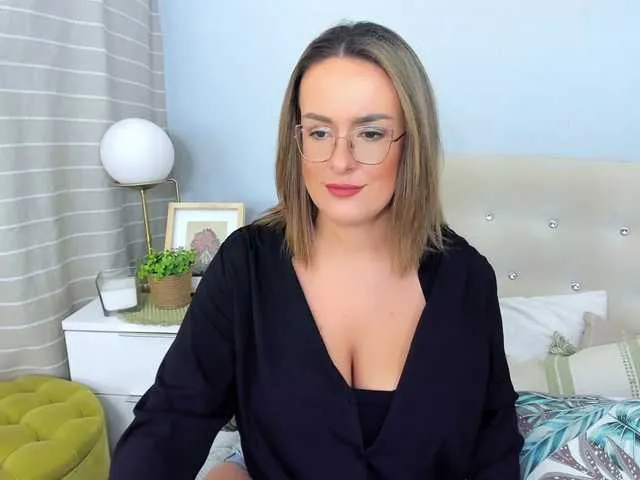 Live sex webcam photo for MollyBeauty #276696954