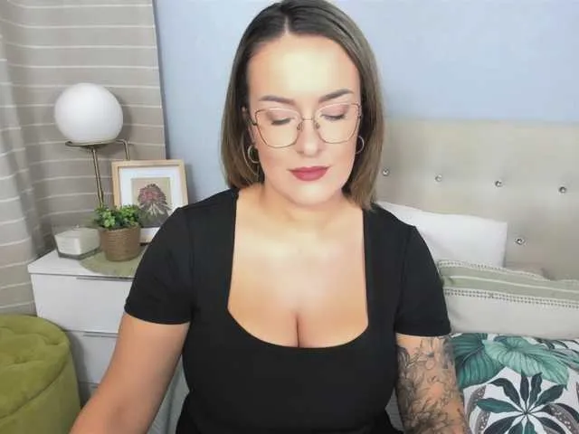 Live sex webcam photo for MollyBeauty #276841808