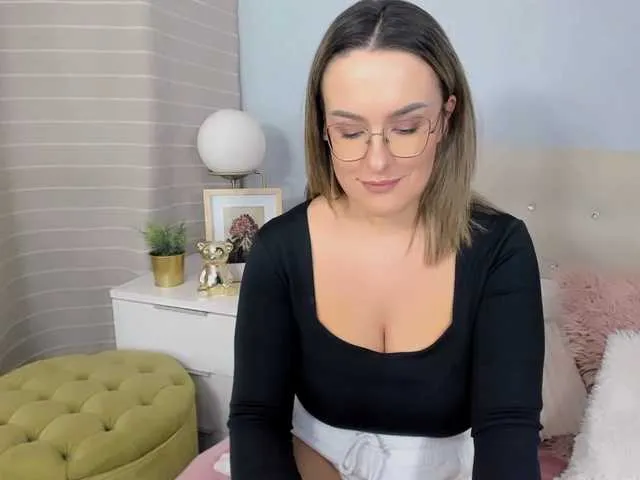 Live sex webcam photo for MollyBeauty #277041106
