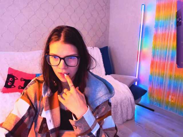 Live sex webcam photo for MollyGamer #277261300
