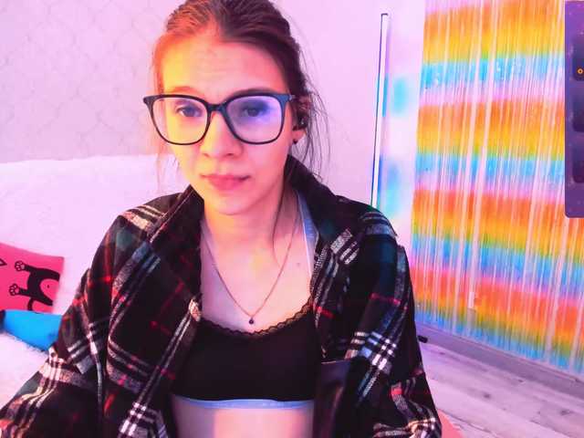 Live sex webcam photo for MollyGamer #277351094