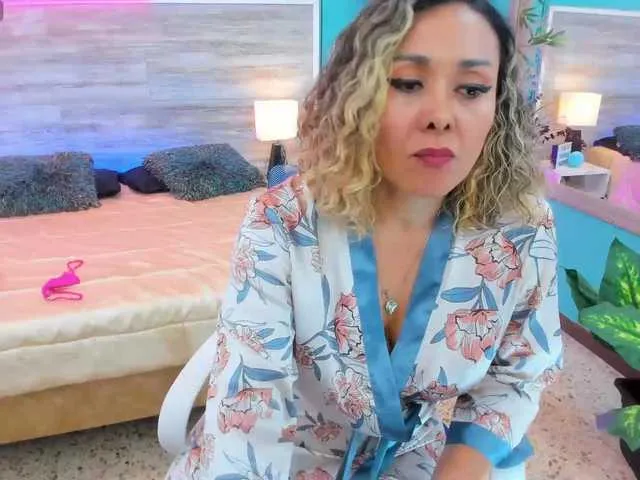 Live sex webcam photo for MollyGlitter2 #277160342