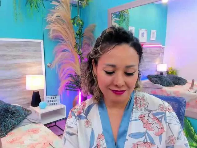 Live sex webcam photo for MollyGlitter2 #277238574