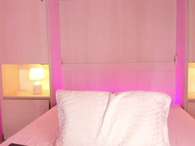 Live sex webcam photo for MollyHazel #290683410