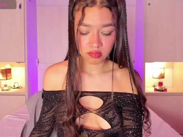 Live sex webcam photo for MollyHazel #290764308