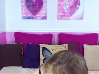 Live sex webcam photo for MollyKit #166019093