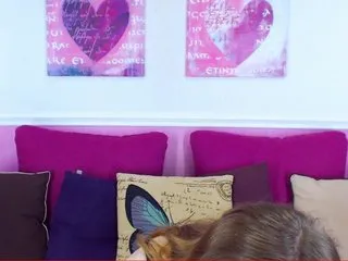 Live sex webcam photo for MollyKit #166032294