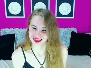 Live sex webcam photo for MollyKit #168386032