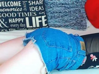 Live sex webcam photo for MollyKit #169915427