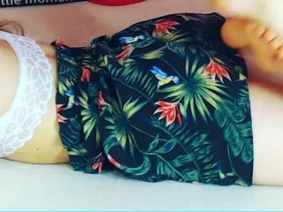 Live sex webcam photo for MollyKit #176476092