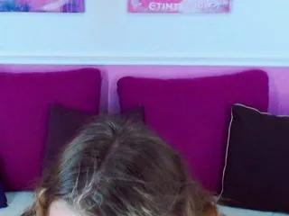 Live sex webcam photo for MollyKit #177083110