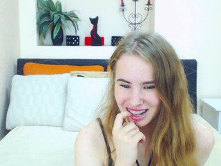 Live sex webcam photo for MollyKit #179664756