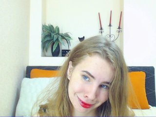 Live sex webcam photo for MollyKit #179678641