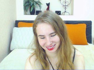 Live sex webcam photo for MollyKit #179692177