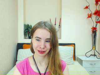 Live sex webcam photo for MollyKit #180290048