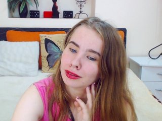 Live sex webcam photo for MollyKit #180359490