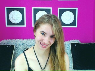 Live sex webcam photo for MollyKit #182689745