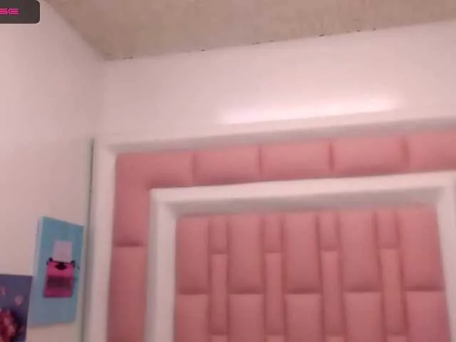 Live sex webcam photo for MollyPatrick2 #271755146
