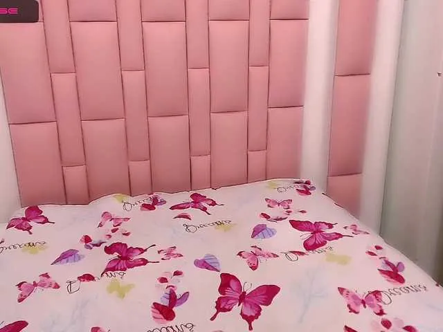 Live sex webcam photo for MollyPatrick2 #271768733