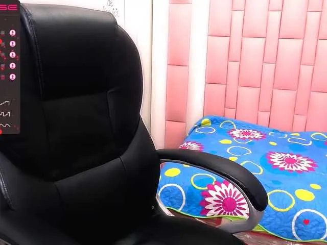 Live sex webcam photo for MollyPatrick2 #272519849