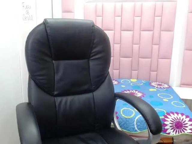 Live sex webcam photo for MollyPatrick2 #272738862