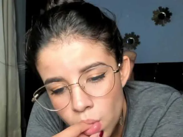 Live sex webcam photo for MollyRick #272460226