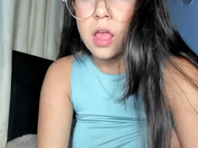 Live sex webcam photo for MollyRick #272912560