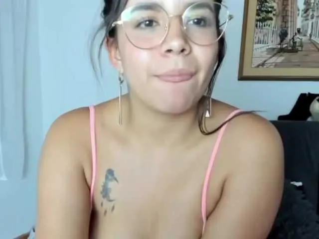 Live sex webcam photo for MollyRick #273241406