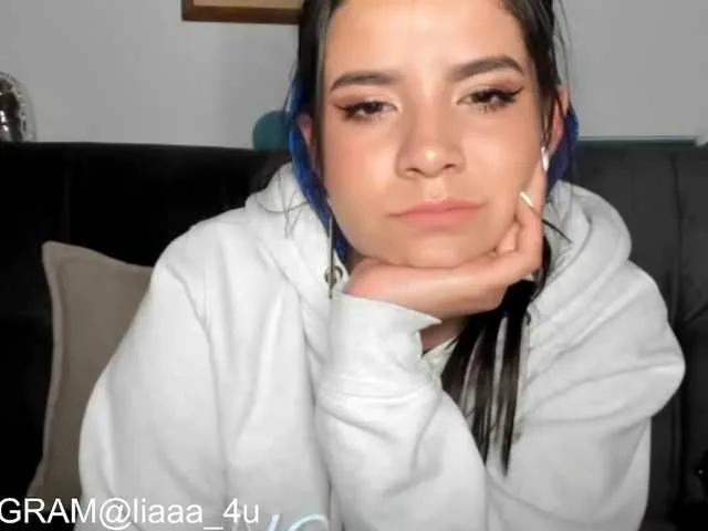 Live sex webcam photo for MollyRick #273479252