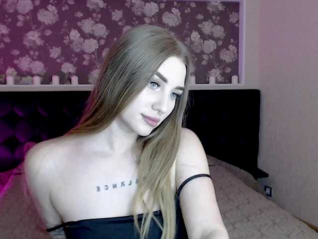 Live sex webcam photo for MollySSSS #277997897