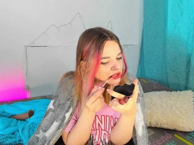 Live sex webcam photo for MollyXShenn #275579751