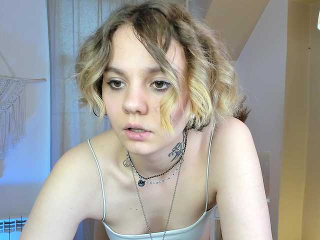 Live sex webcam photo for MollyyCloud #288083561