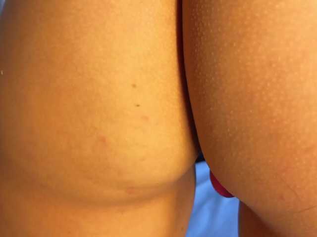 Live sex webcam photo for MollyyCruz #275943460