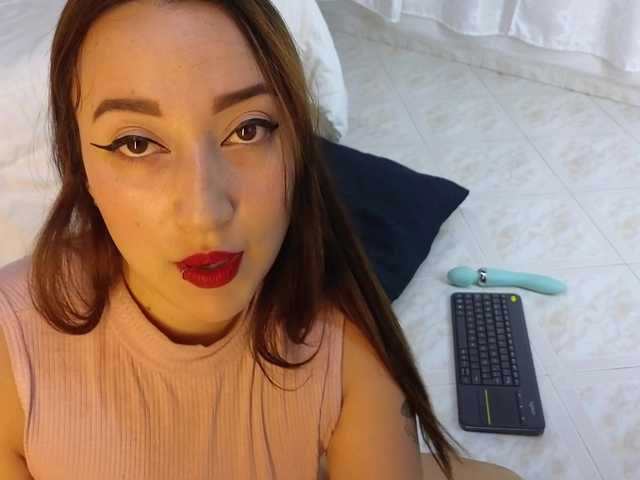 Live sex webcam photo for MollyyCruz #275982715