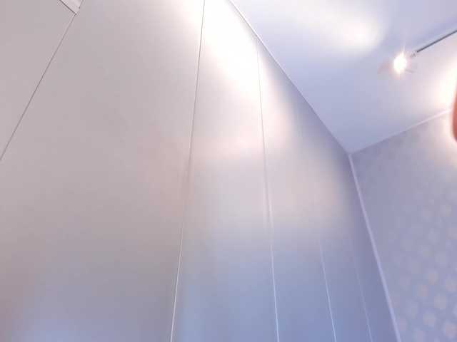 Live sex webcam photo for MollyyCruz #287845885