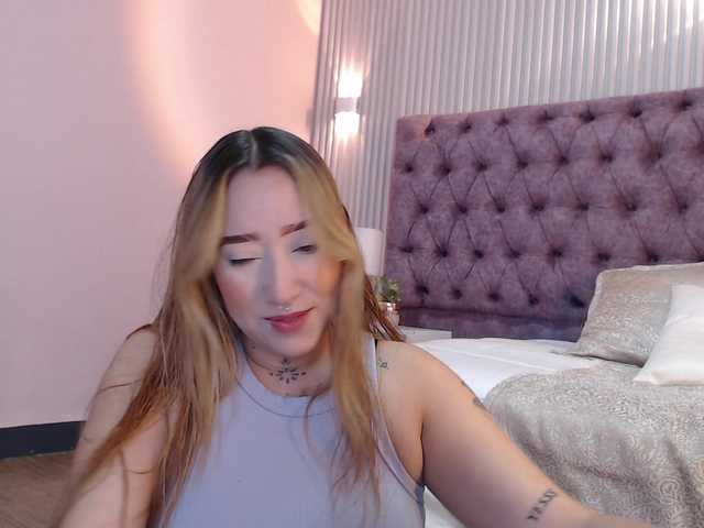 Live sex webcam photo for MollyyCruz #291271847