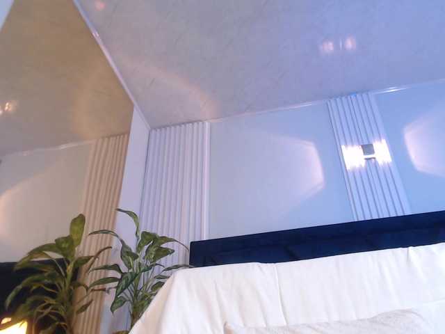 Live sex webcam photo for MollyyCruz #291405514