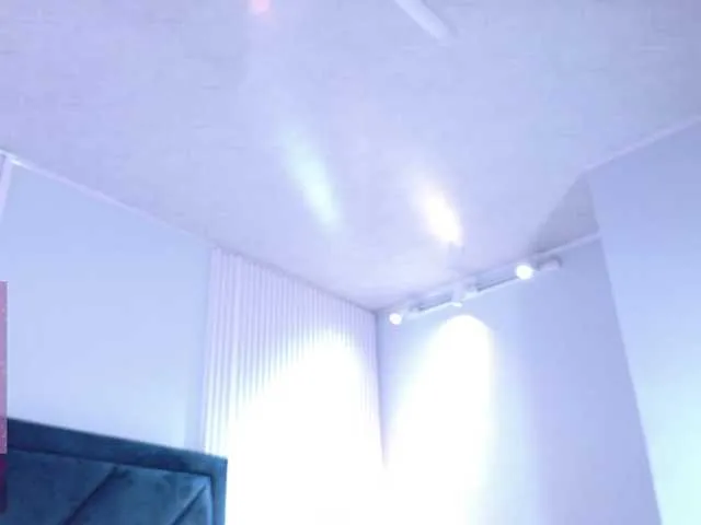 Live sex webcam photo for MollyyCruz #292171112