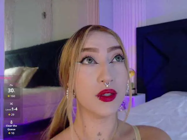 Live sex webcam photo for MollyyCruz #292300772