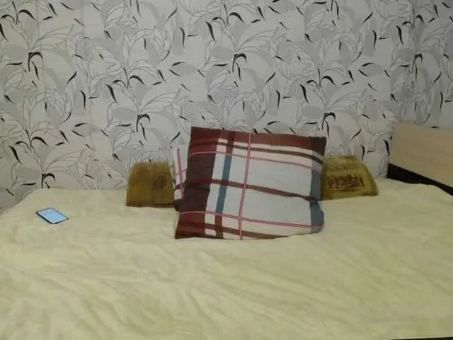 Live sex webcam photo for MomKsenia #272243127