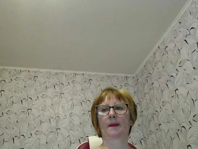 Live sex webcam photo for MomKsenia #272255974