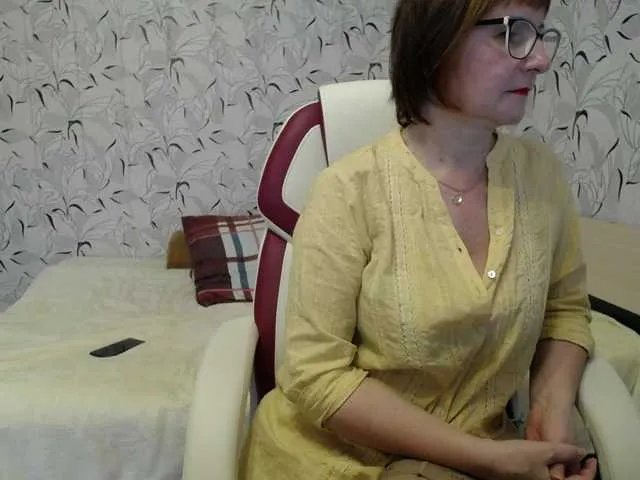 Live sex webcam photo for MomKsenia #272329286