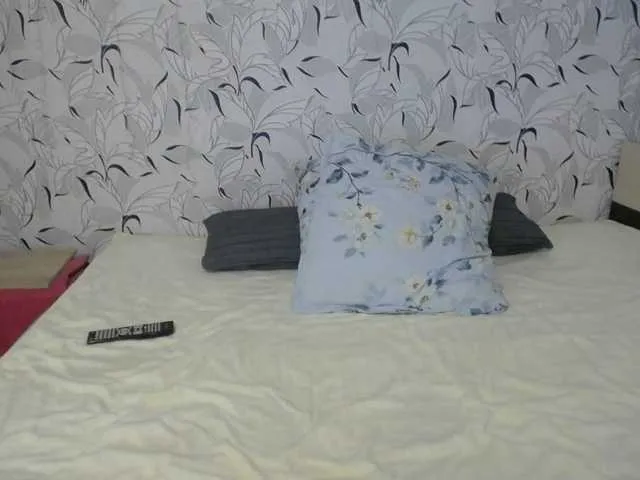 Live sex webcam photo for MomKsenia #274107235