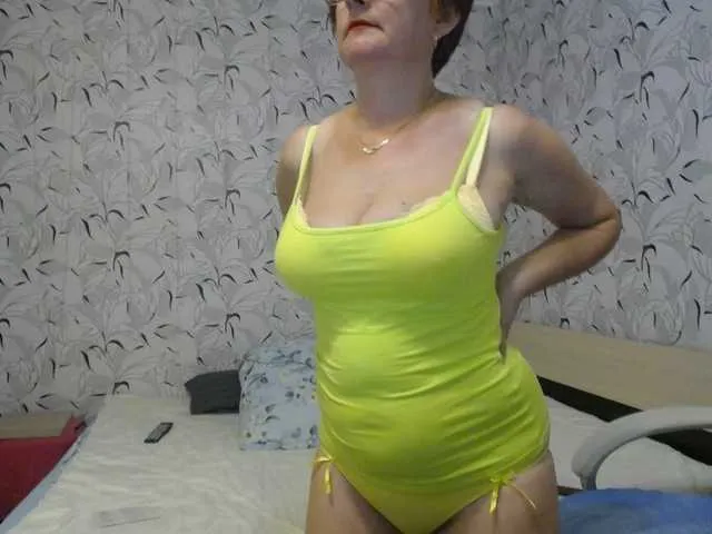 Live sex webcam photo for MomKsenia #274117867