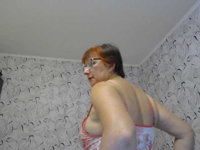 Live sex webcam photo for MomKsenia #274311505